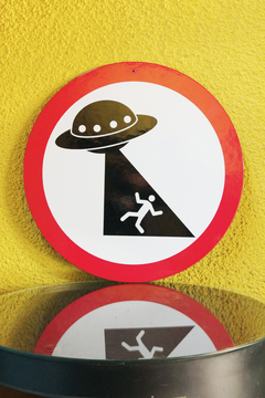 Placa UFO! RISCO DE ABDUÇÃO - Sinalização Criativa - comprar online