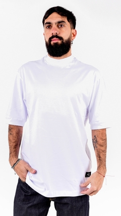 Remera blanca oversize de algodon peinado 20.1 con cuello y puño de morley - comprar online