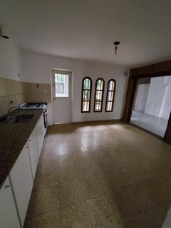 SE VENDE CASA EN BARRIO ITUZAINGO UBICADO EN TAYLOR 5866. - tienda online