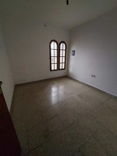 SE VENDE CASA EN BARRIO ITUZAINGO UBICADO EN TAYLOR 5866. en internet