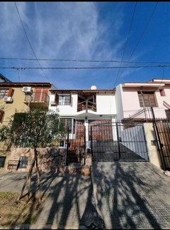 SE VENDE EXCELENTE CASA DE 3 PLANTAS UBICADA EN B° COLINAS DEL CERRO SOBRE CALLE AGUSTIN ARGIBAY AL 4571. APTO CRÉDITO BANCOR - Kabals - Servicios Inmobiliarios