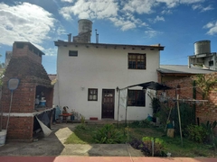 SE VENDE EXCELENTE CASA DE 3 PLANTAS UBICADA EN B° COLINAS DEL CERRO SOBRE CALLE AGUSTIN ARGIBAY AL 4571. APTO CRÉDITO BANCOR - tienda online