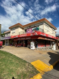 SE VENDE EXCELENTE PROPIEDAD UBICADO EN VILLA CARLOS PAZ.