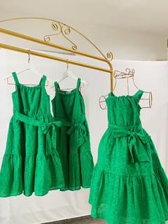 Vestido MOMi alça de Laise com laço verde folha - comprar online