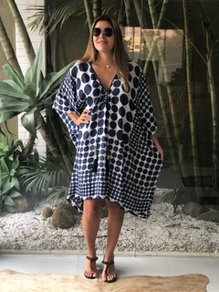 Kaftan Poá Curto Marinho e Branco