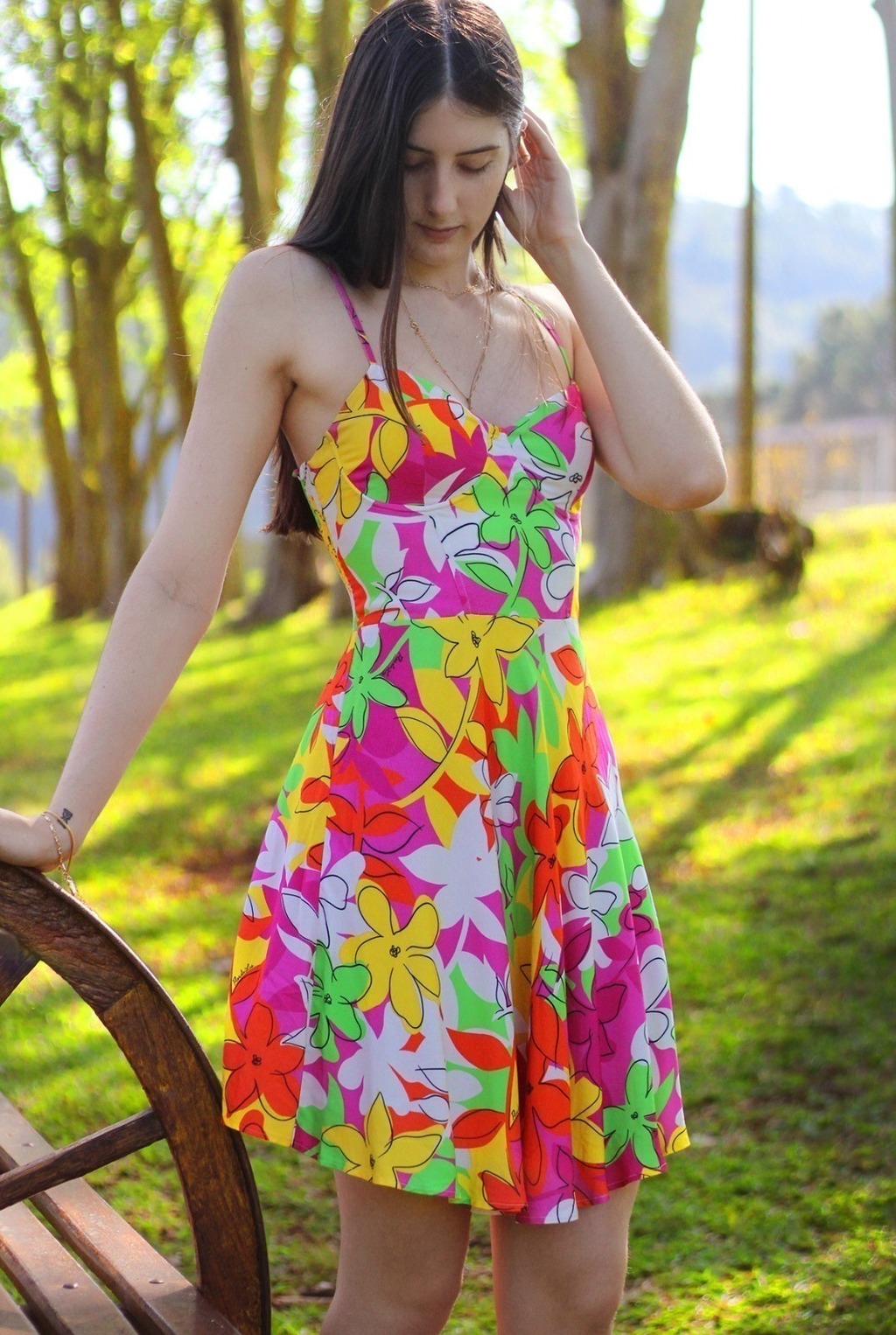 Vestido florido hot sale curto justo