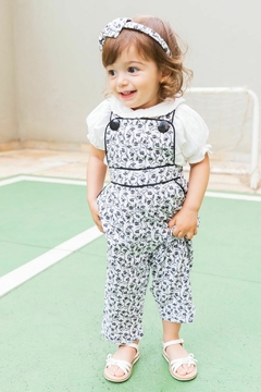 Jardineira kids em linho estampa exclusiva collab Nico & Pippa - loja online