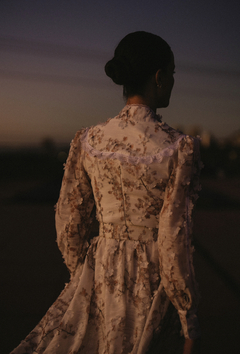 VESTIDO EM CAMBRAIA 100% ALGODÃO ESTAMPADA COM BORDADO EM FLORES 3D