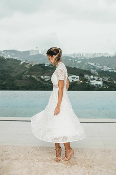 VESTIDO EM TULE DE RENDA FRANCESA BORDADO FLORES 3D PARA ALUGUEL