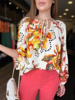 BLUSA FLORAL OFF - comprar online