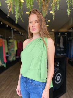 BLUSA UM OMBRO SÓ VERDE VEGANO - comprar online