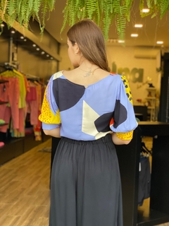 Imagem do BLUSA ESTAMPADA RELICÁRIO AMARELO