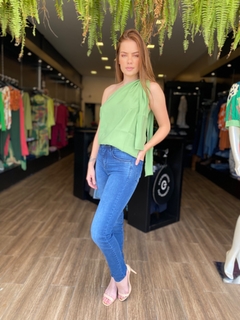 BLUSA UM OMBRO SÓ VERDE VEGANO - Usina da moda