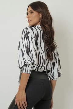 CAMISA CROPPED ZEBRADO na internet