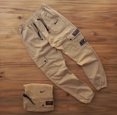 JOGGER CARGO NIKE PREMIUM BEIGE