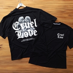 REMERA OVERSIZE CRUEL LOVE NEGRA (TALLE S)