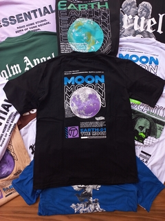 REMERA OVERSIZE MOON NEGRA (solo S)