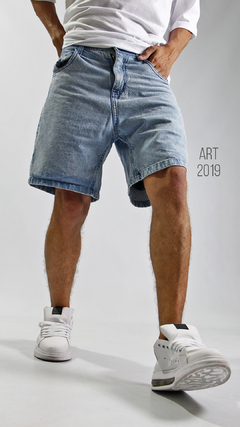 BERMUDA JEAN MOM CELESTE LISO ART-2019 - comprar online