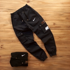 JOGGER CARGO NIKE PREMIUM NEGRO en internet