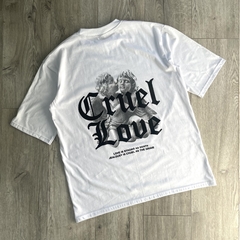 REMERA OVER CRUEL LOVE BLANCA