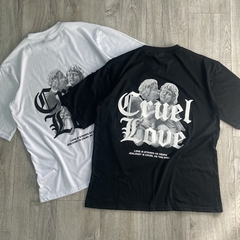 REMERA OVERSIZE CRUEL LOVE NEGRA (TALLE S) en internet