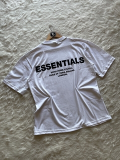 REMERA OVER ESSENTIALS 1