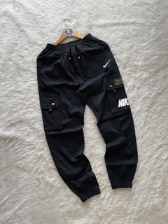 JOGGER CARGO NIKE PREMIUM NEGRO