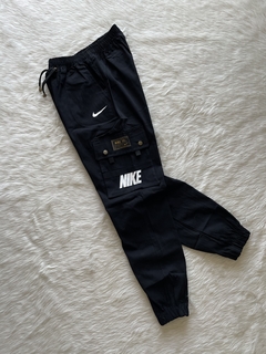 JOGGER CARGO NIKE PREMIUM NEGRO en internet