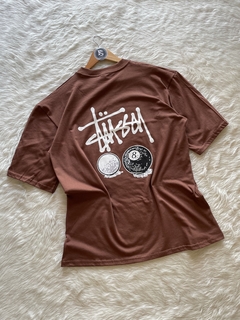 REMERA OVERSIZE STUSSY MARRON