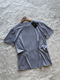 REMERAS JORDAN GRIS