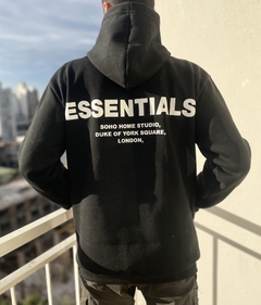 BUZO OVERSIZE ESSENTIALS NEGRO en internet