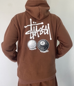 BUZO OVERSIZE STUSSY MARRON en internet