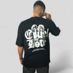 REMERA OVERSIZE CRUEL LOVE NEGRA (TALLE S) - comprar online