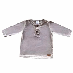 REMERA CIPRÉS M/L CON BOTÓN- BEIGE