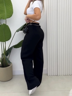 Calça pantalona Anastácia na internet