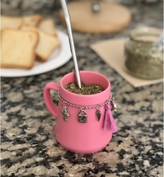 Mate con dijes en internet