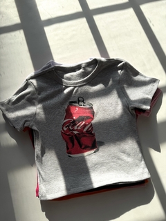 Baby tee Lata Coca - comprar online