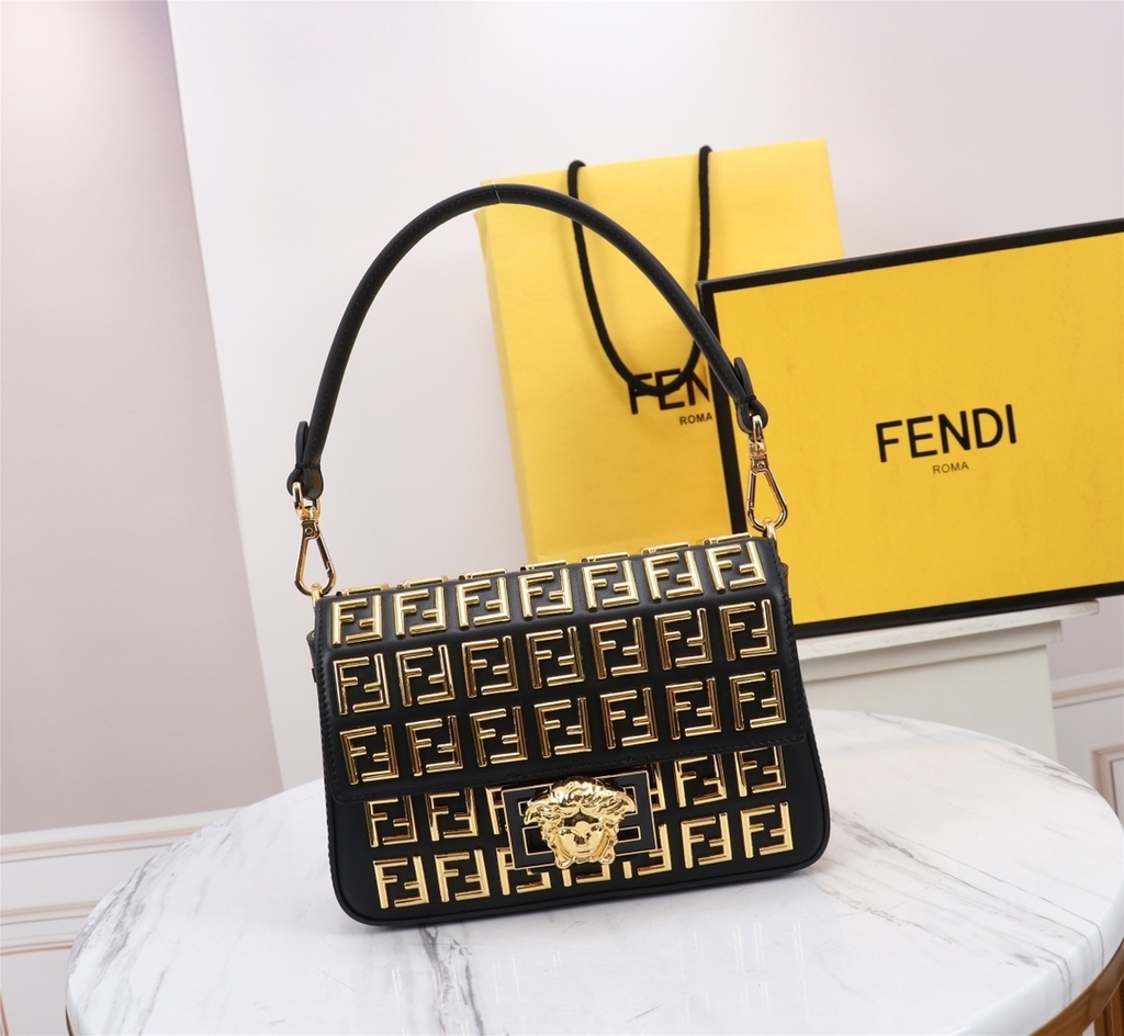 Bolsa Versace by Fendi - Fendace Baguette Brooch