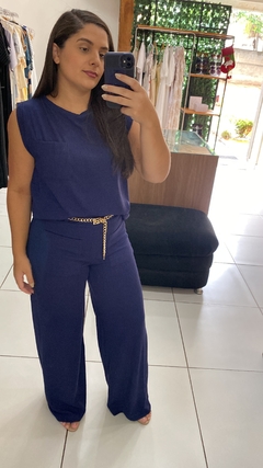 CONJUNTO BLUSA E PANTALONA MALHA COMFY CANELADA MARINHO COM CINTO