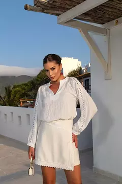 BLUSA BRANCA MANGA LONGA DETALHE RENDA - comprar online