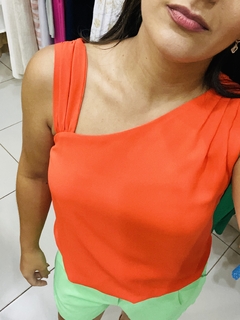 BLUSA VERDE LARANJA CREPE ALÇA ASSIMÉTRICA na internet