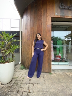 CONJUNTO BLUSA E PANTALONA MALHA COMFY CANELADA MARINHO COM CINTO - Camila Raidan