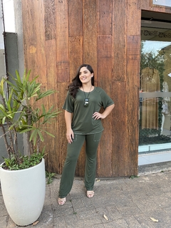 CONJUNTO DE MALHA BLUSA E CALÇA FLARE PESPONTO COMFY VERDE - loja online