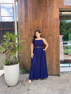 VESTIDO LONGO AZUL MARINHO LARGUINHO COM PESPONTO E BOLSOS ALCINHA REGULÁVEL - Camila Raidan