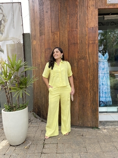 CONJUNTO CAMISA MANGA CURTA E PANTALONA AMARELO LIMA VISCOLINHO - Camila Raidan