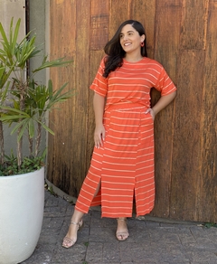 CONJUNTO BLUSA E SAIA MIDI LARANJA LISTRADA MALHA COMFY na internet