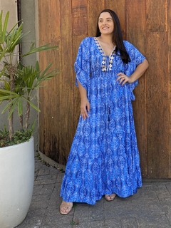 VESTIDO LONGO CREPE ESTAMPA AZUL DECOTE V BORDADO GG