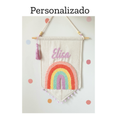 Imagem do Personalizado - flâmula bordada nome + tema triangular pompom