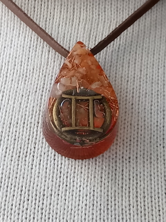 Orgonite Pingente Signo Gêmeos com Calcita Laranja