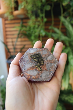 Orgonite Hexagonal Nefertiti com Quartzo Rosa